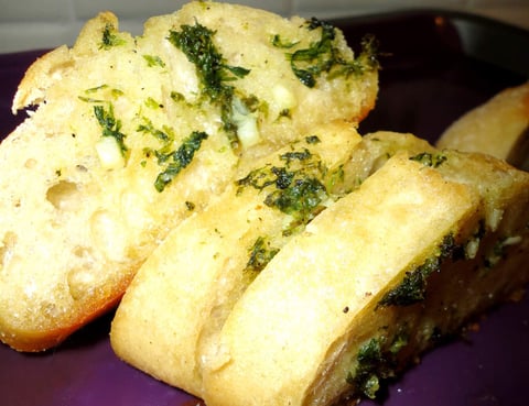 Pain au Fromage, aux Herbes et à L'Ail