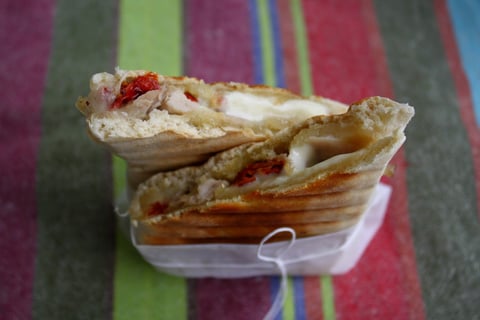 Panini au Poulet, à la Mozzarella et au Pesto Citronné