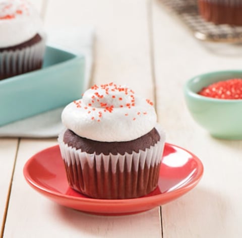 Petits Gâteaux Velours Rouge avec Glaçage Prêt en 7 minutes