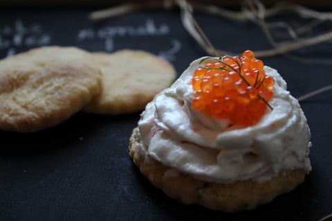 Petits Sablés Ronds et Bons Maison de Michel et Augustin, Garnis au Saumon