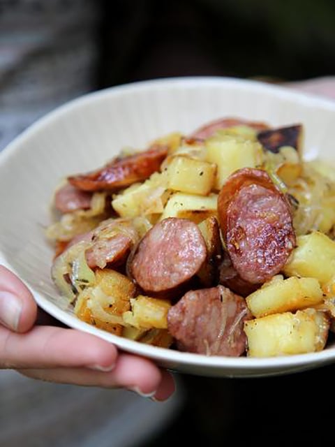 Poêlée aux Pommes de Terre et Saucisse Fumée