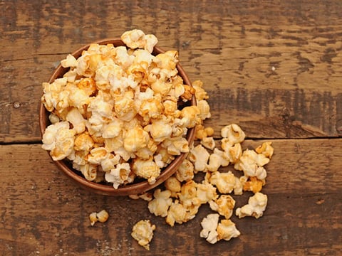 Popcorn Maison au Miel, Zeste d’orange, Gingembre Moulu et Graines de Sésame