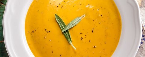 Potage à la Courge Musquée Rôtie et à la Sauge
