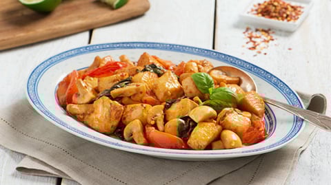Poulet Thai avec Tomates au Basilic