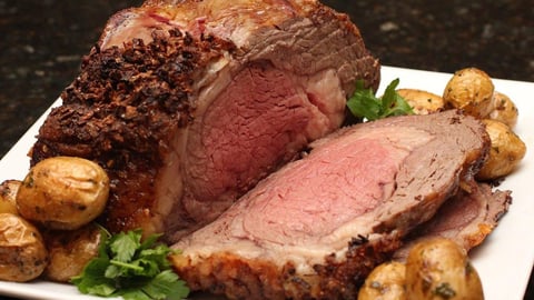Rôti de Côte de Boeuf avec Croûte à L'Oignon