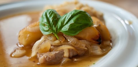 Ragoût de Porc Sauce aux Pommes
