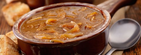 SOUPE À L’OIGNON AU « PULLED BEEF »
