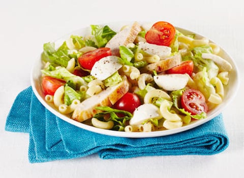Salade César au Poulet de type Macaroni au Fromage