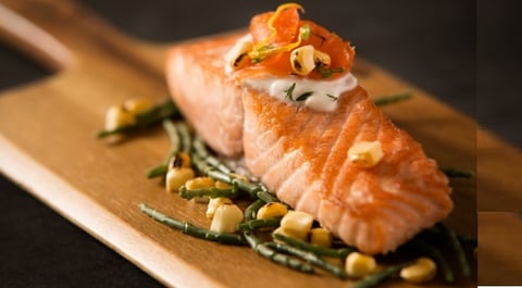 Saumon de l’Atlantique Poêlé avec Saumon Fumé et Yogourt Grec Oikos