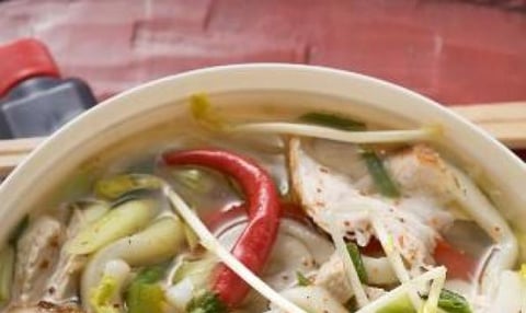 Soupe au Poulet et aux Nouilles Asiatique