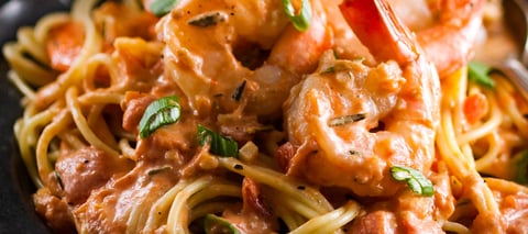 Spaghettis aux Crevettes, Sauce Rosée au Romarin
