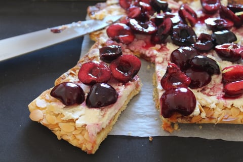 Tarte Rustique aux Cerises, Ricotta et Amandes de Martha Stewart