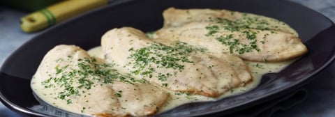 Tilapia Poché avec Sauce au Vin Blanc