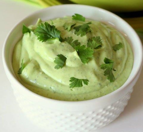 Trempette Épicée au Yogourt et aux Avocats