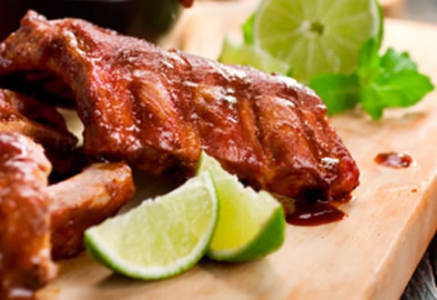 Côtes Levées Sauce Barbecue Maison et Salade Fraîcheur