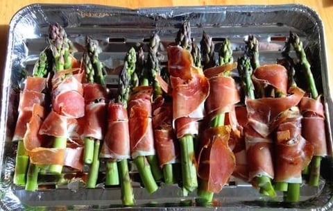 Asperge au Prosciutto Grillé et Parmesan sur le Barbecue