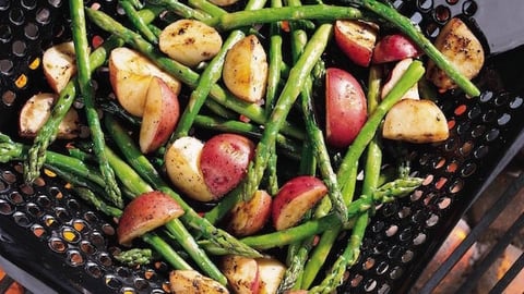 Asperges et Pommes de Terre Nouvelles sur le Gril