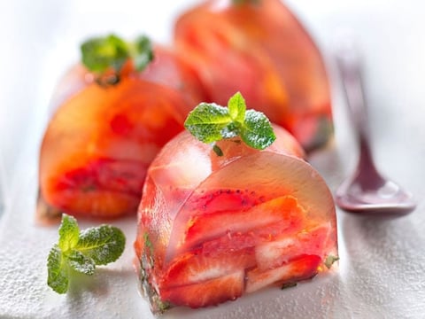 Aspic de Fraises à la Menthe en Gelée de Thé Vert