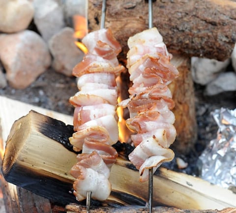 Bacon en camping (sur le feu)