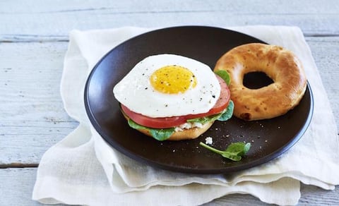 Bagels Méditerranéens pour le Déjeuner