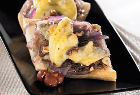 Baguette au Fromage D’ici et aux Oignons Confits