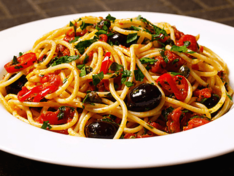 BARILLA® SPAGHETTI  AVEC PUTTANESCA SAUCE