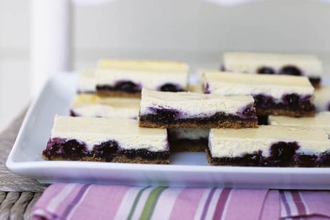 Barres de Gâteau au Fromage aux Bleuets