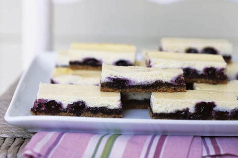 Barres de Gâteau au Fromage aux Bleuets