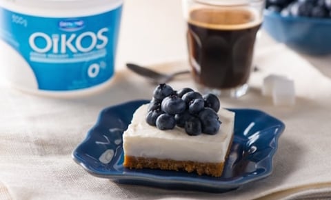 Barres de Gâteau au Fromage à Yogourt Grec sans Cuisson