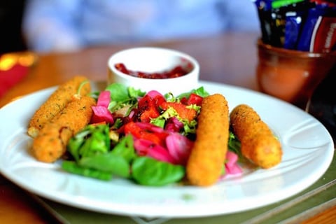 BATONNETS DE FROMAGE PÂNÉS – CHEESE STICKS
