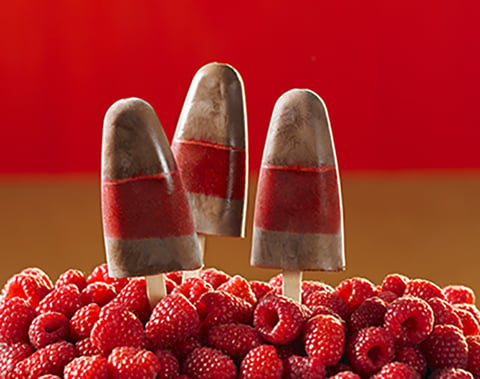 Bâtonnets Glacés au Chocolat et à la Framboise