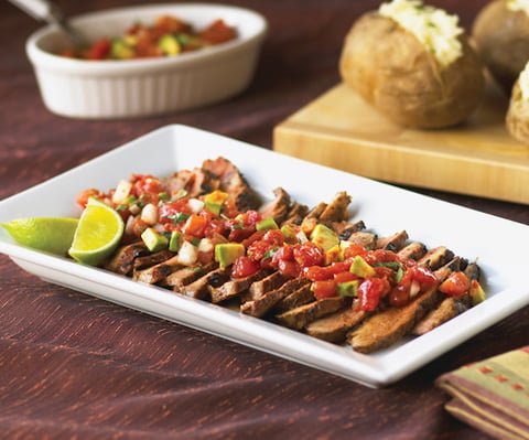 Bavette Grillée avec Salsa de Tomates et Avocat