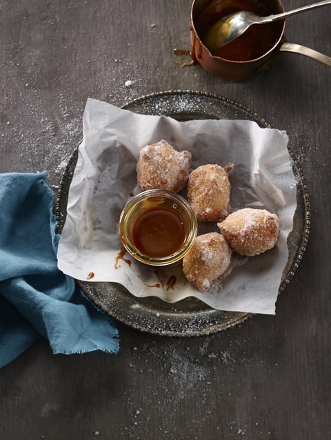 BEIGNETS AU FROMAGE QUARK LIBERTÉ, SAUCE CARAMEL AU BEURRE SALÉ