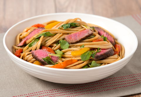 Bifteck Épicé avec Linguine au Poivron Rôti