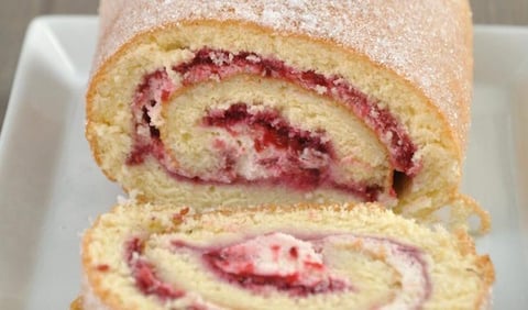 Biscuit Roulé à la Confiture de Fraises Maison