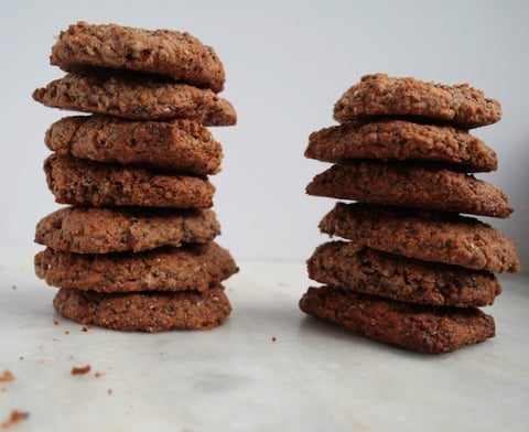 BISCUITS AUX NOIX ET À LA CANNELLE