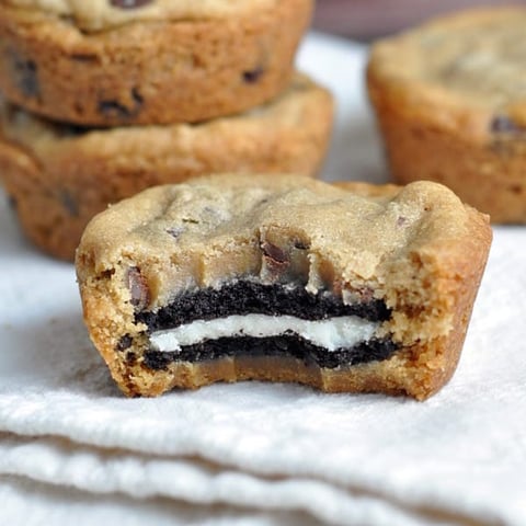BISCUITS AUX PÉPITES DE CHOCOLAT FARCIS À L'OREO