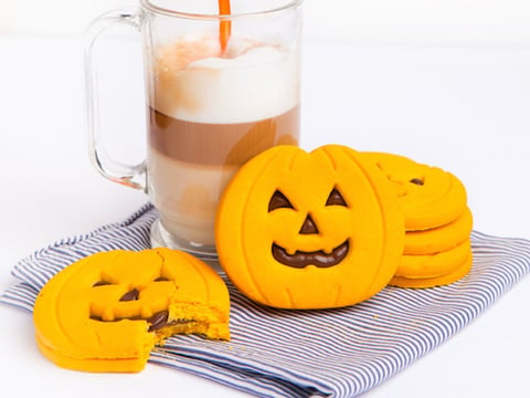 BISCUITS CITROUILLES FOURRÉS AU CHOCOLAT