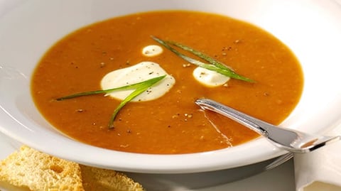 BISQUE DE HOMARD AUX LANGOUSTINES ET CRÈME DE SAFRAN