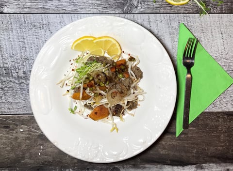 Boeuf à Fondu sur un Chop Suey aux Légumes