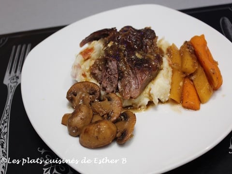 Boeuf Braisé à L’oignon et Purée de Pommes de Terre au Bacon de Marilou