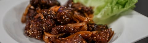 BŒUF CROUSTILLANT AU SÉSAME