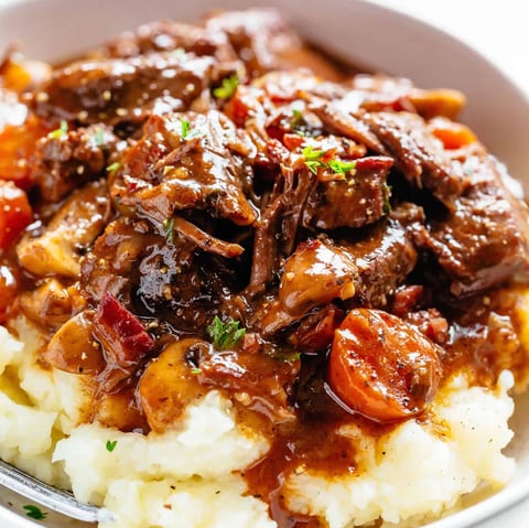 Bœuf Mijotés dans une Sauce au Vin Rouge