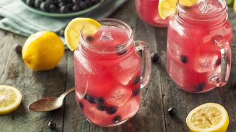 Boisson Rafraîchissante aux Bleuets et à la Limonade