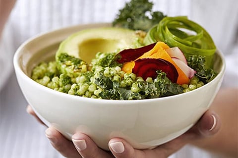 Bols Verts de Couscous Perlé, Dukka et Avocat