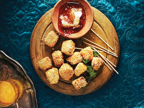 Bouchées de Haloumi au Sésame et au Miel Chaud
