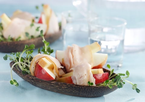 BOUCHÉES DE POMME CROQUANTE, OKA ET POITRINE DE DINDE