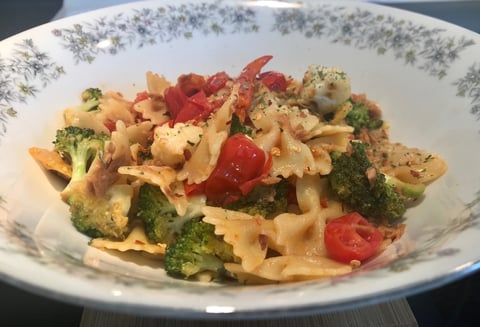 Boucles Tomates Brocolis et Thon Thaï