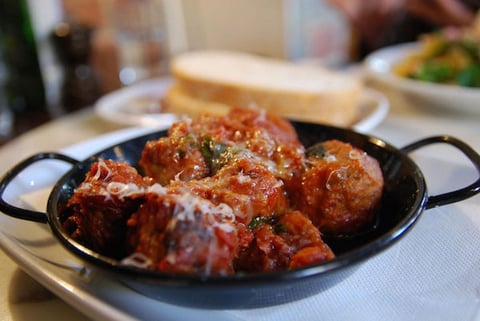 BOULETTES DE VIANDE À LA SAUCE TOMATE