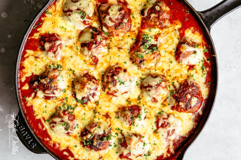 Boulettes de Viande au Fromage, Mijotées dans une Sauce Tomate Rustique